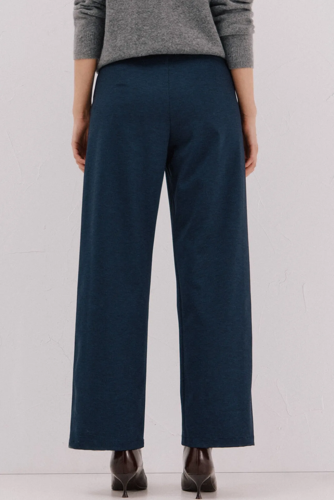 Pantalón punto roma espiga