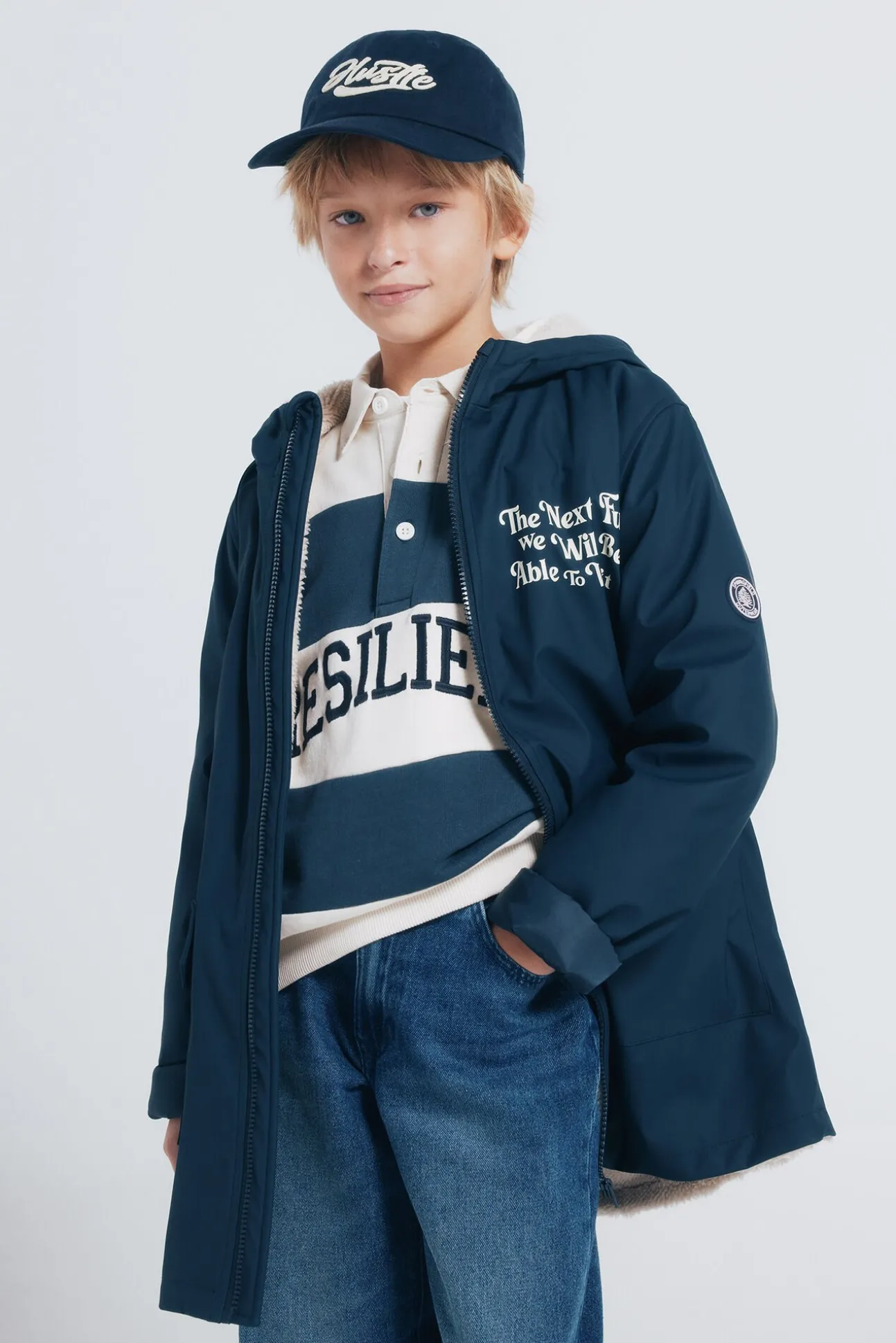 Parka azul marinho com frase para criança