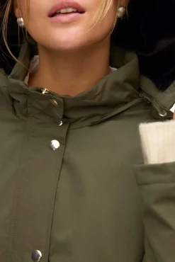 Parka com botões prateados
