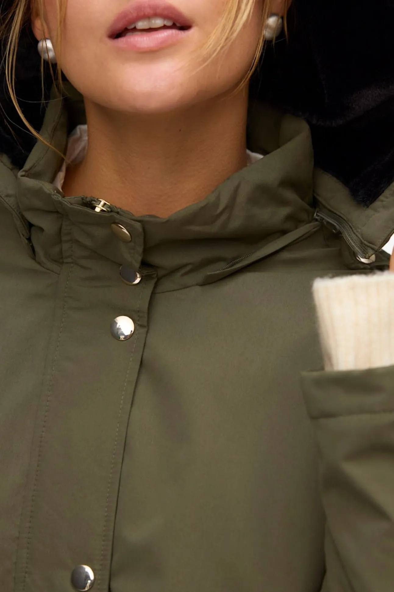 Parka com botões prateados