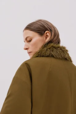 Parka com gola de pele