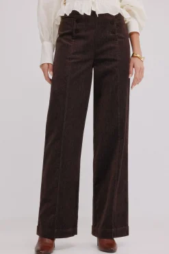 Pauline. Calça trespassadas