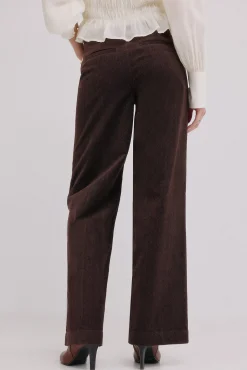 Pauline. Calça trespassadas