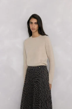 Peça dupla de camisola e peça com detalhe de folho