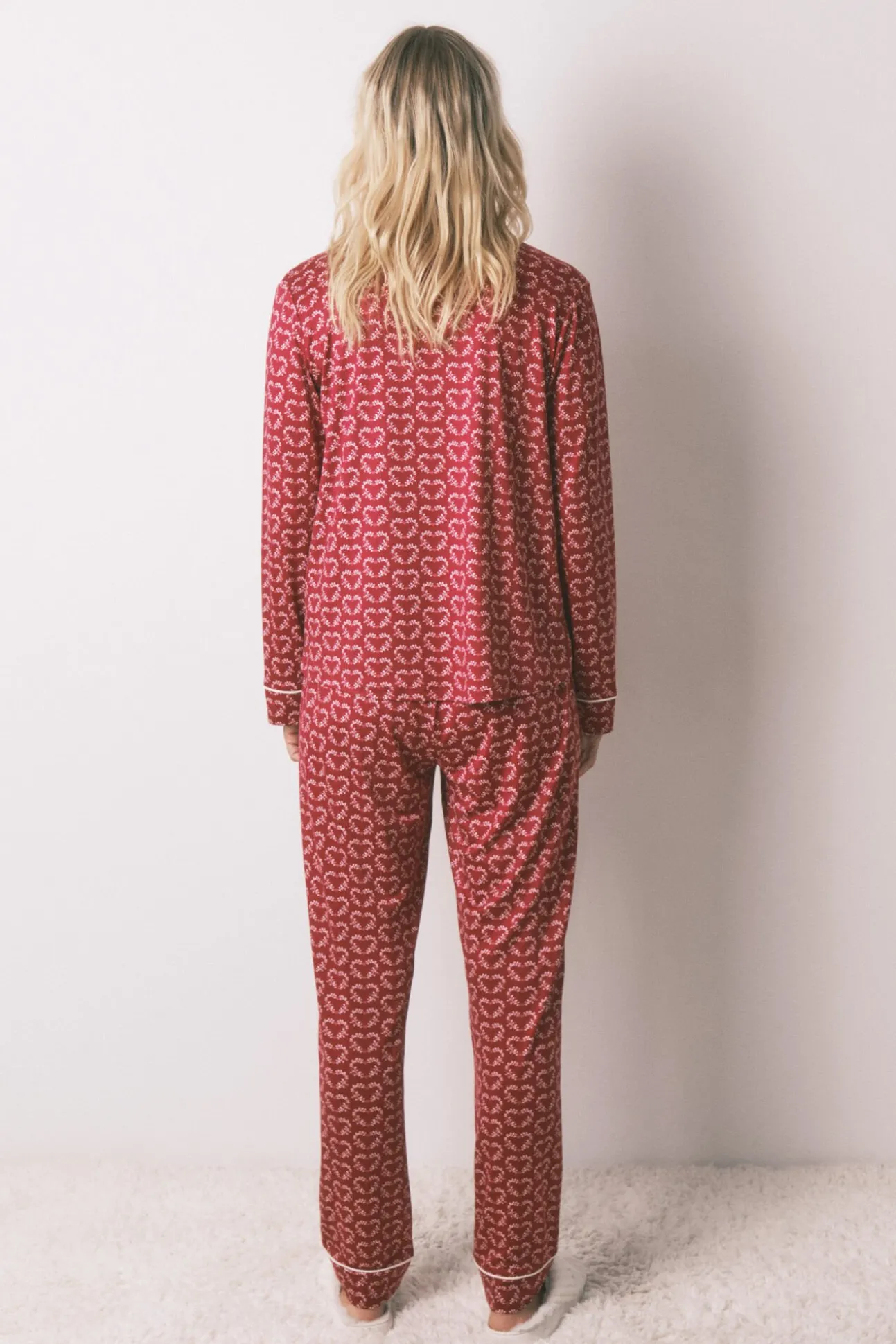 Pijama camiseiro com estampado de coração vermelho
