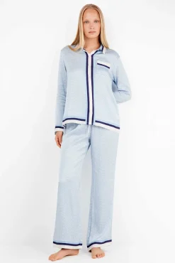 Pijama camiseiro estampado com monograma
