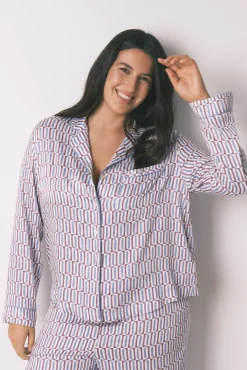 Pijama camiseiro longo de cetim com estampa geométrica