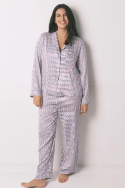 Pijama camiseiro longo de cetim com estampa geométrica