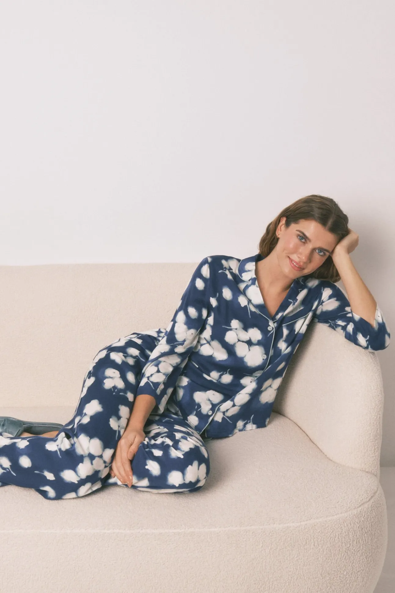 Pijama camiseiro longo de viscose floral azul