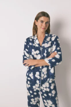 Pijama camiseiro longo de viscose floral azul