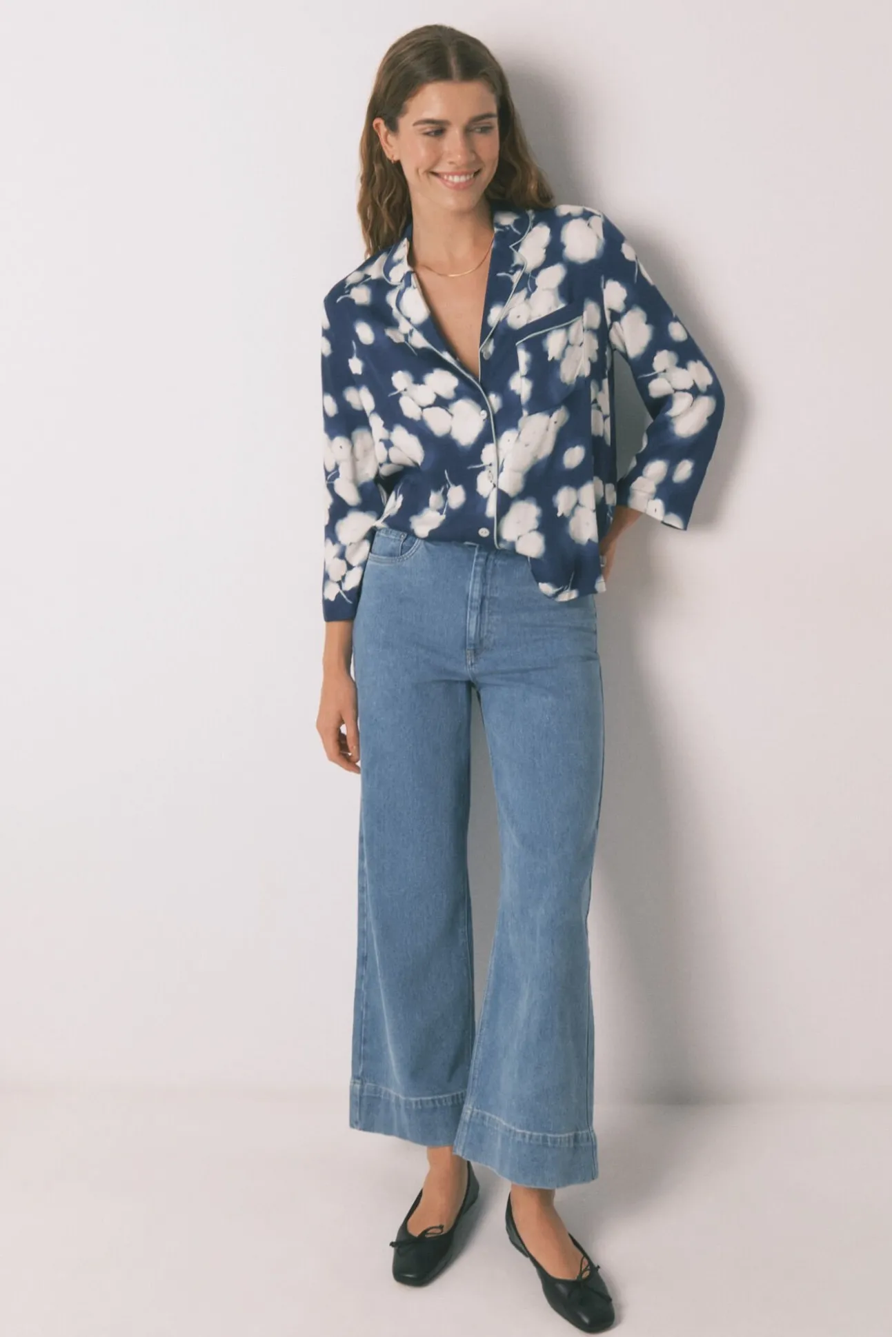 Pijama camiseiro longo de viscose floral azul