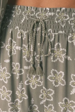 Pijama capri de viscose com flores cáqui