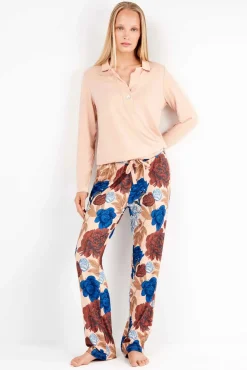 Pijama com estampado floral