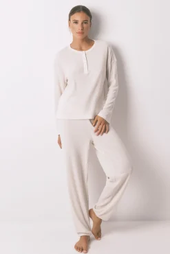 Pijama comprido branco com textura waffle