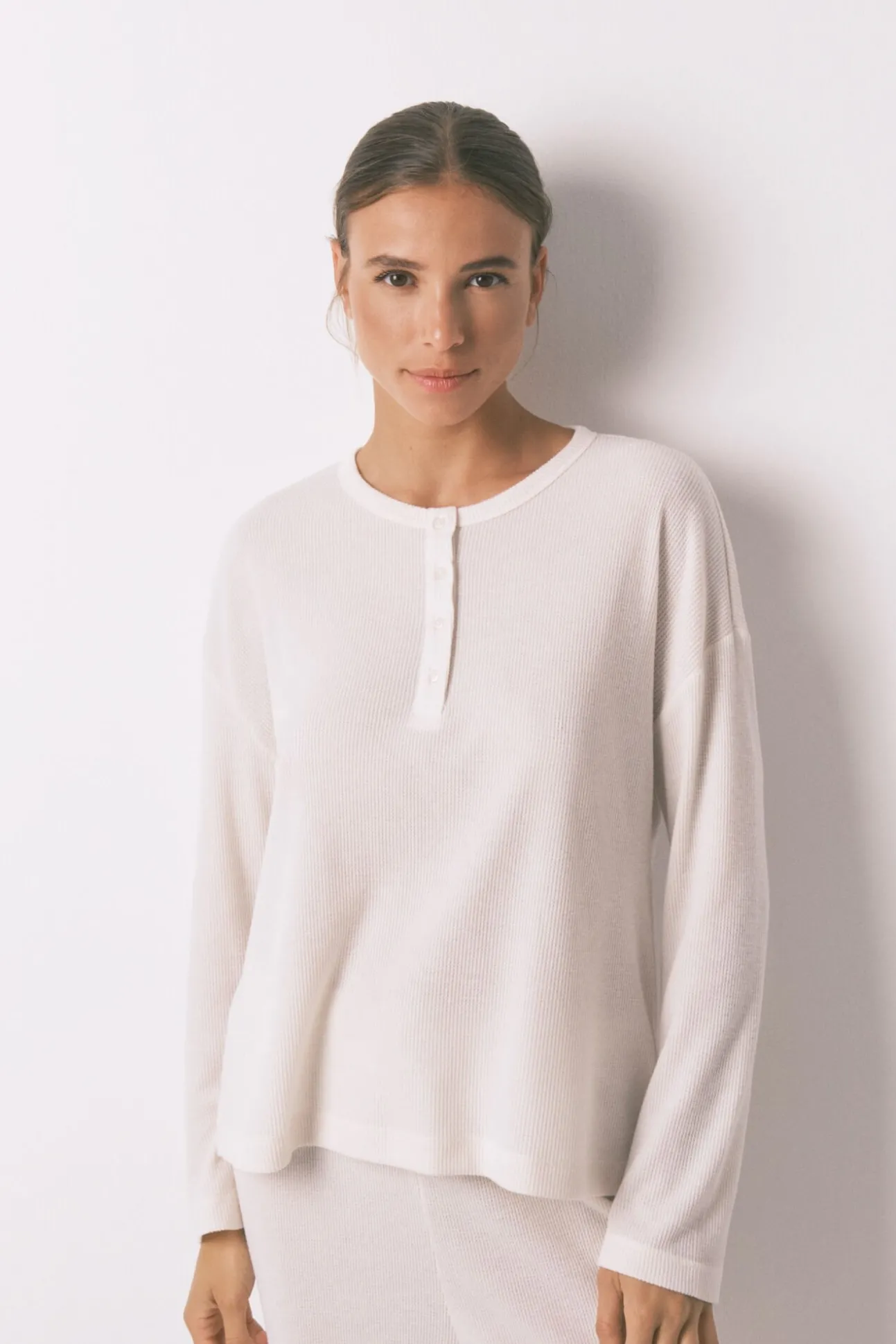 Pijama comprido branco com textura waffle