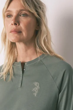 Pijama comprido com calças e estampado floral