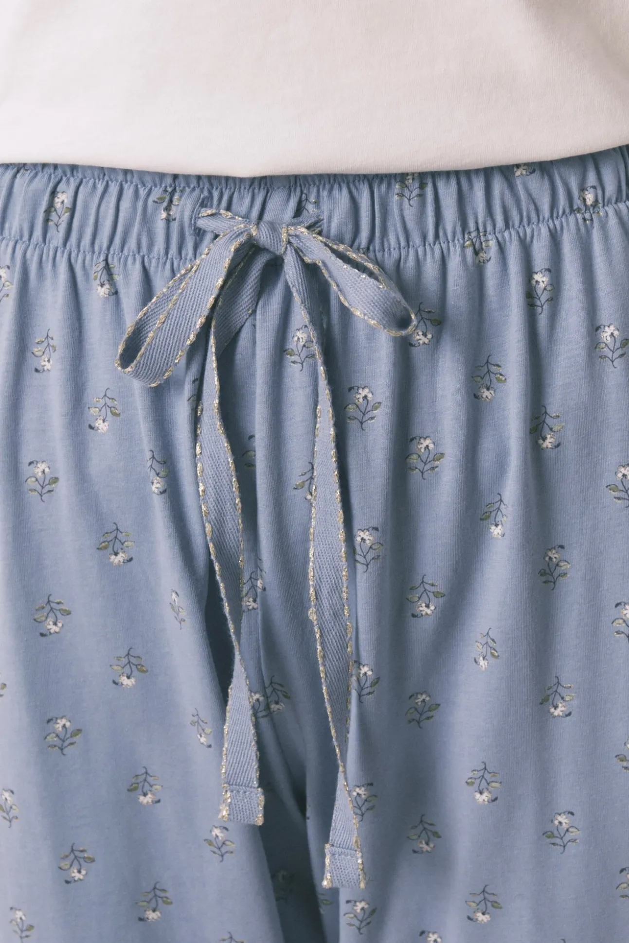 Pijama comprido com calças e estampado floral