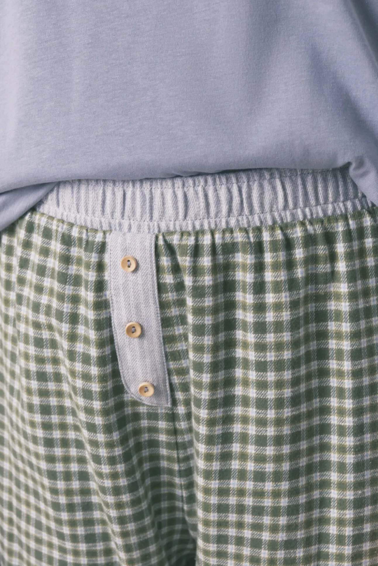 Pijama comprido com calças e estampado xadrez