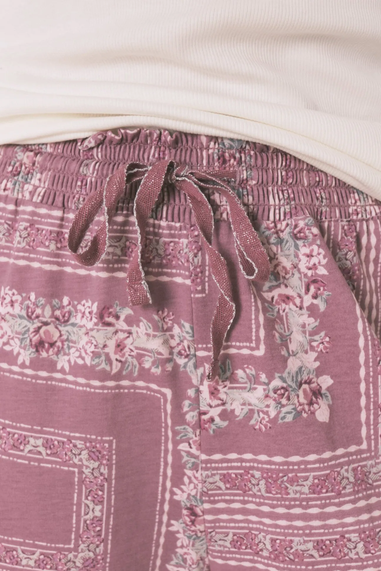 Pijama comprido com estampado floral