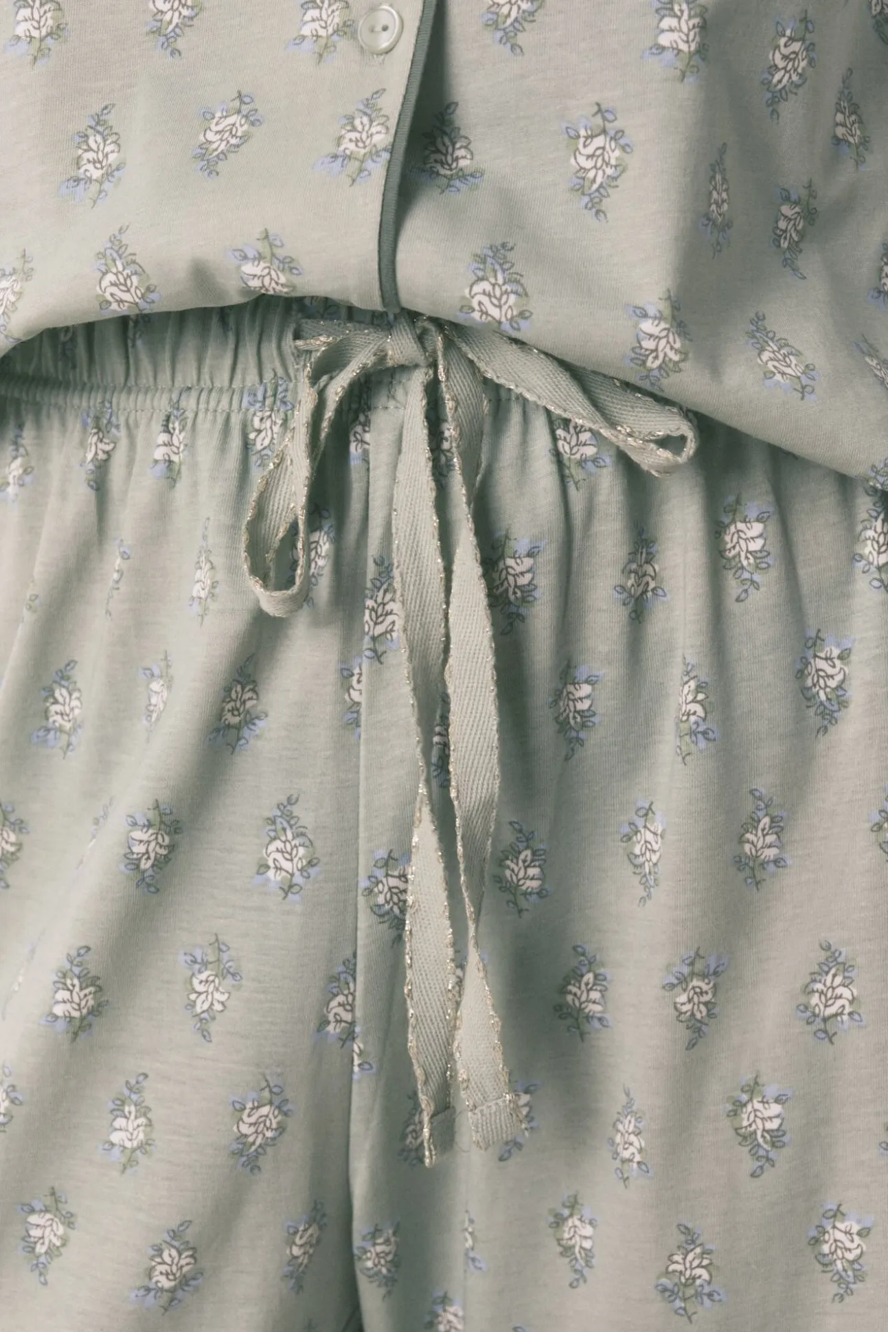 Pijama comprido com estampado floral