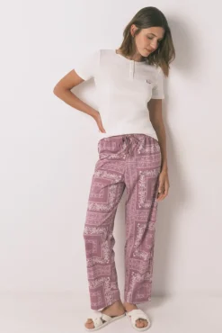 Pijama comprido com estampado floral