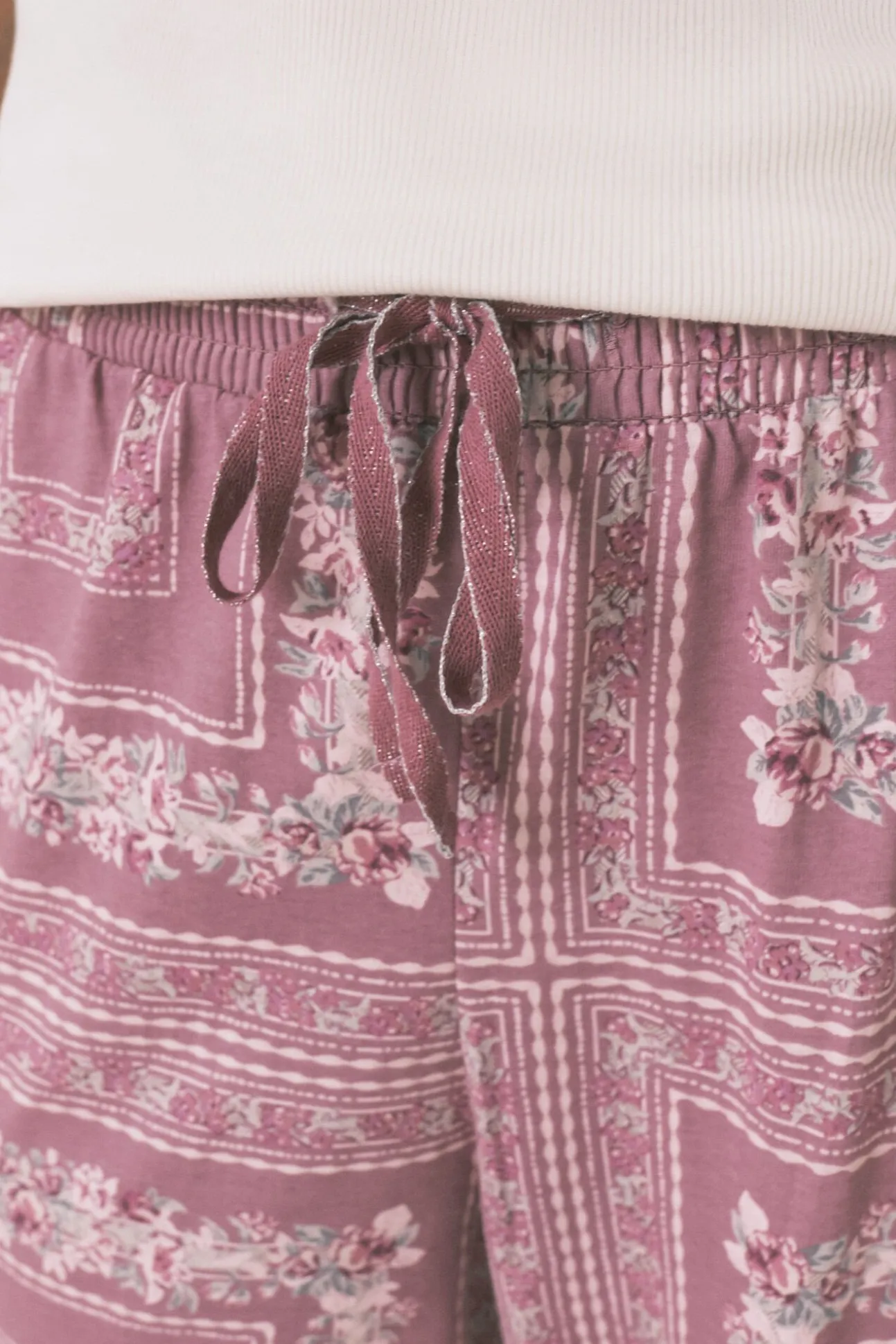 Pijama comprido com estampado floral