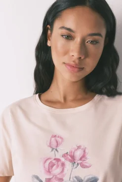 Pijama comprido com flores rosa