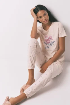 Pijama comprido com flores rosa