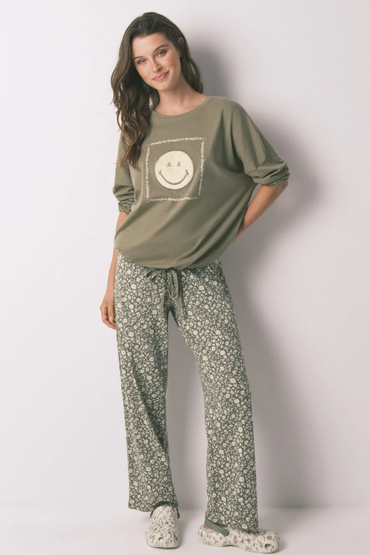 Pijama comprido cáqui Smiley 100% algodão