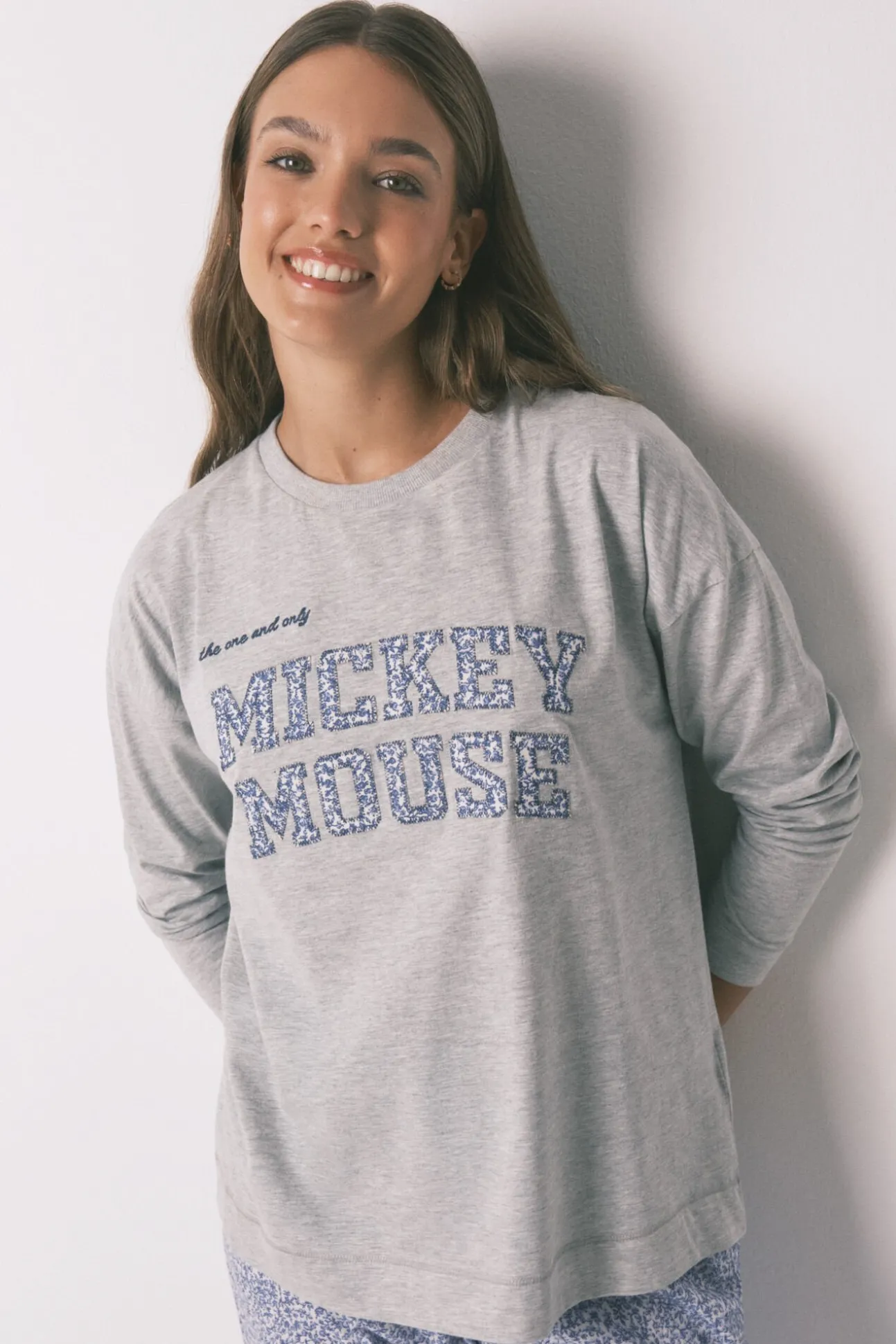 Pijama comprido em algodão da Mickey cinza