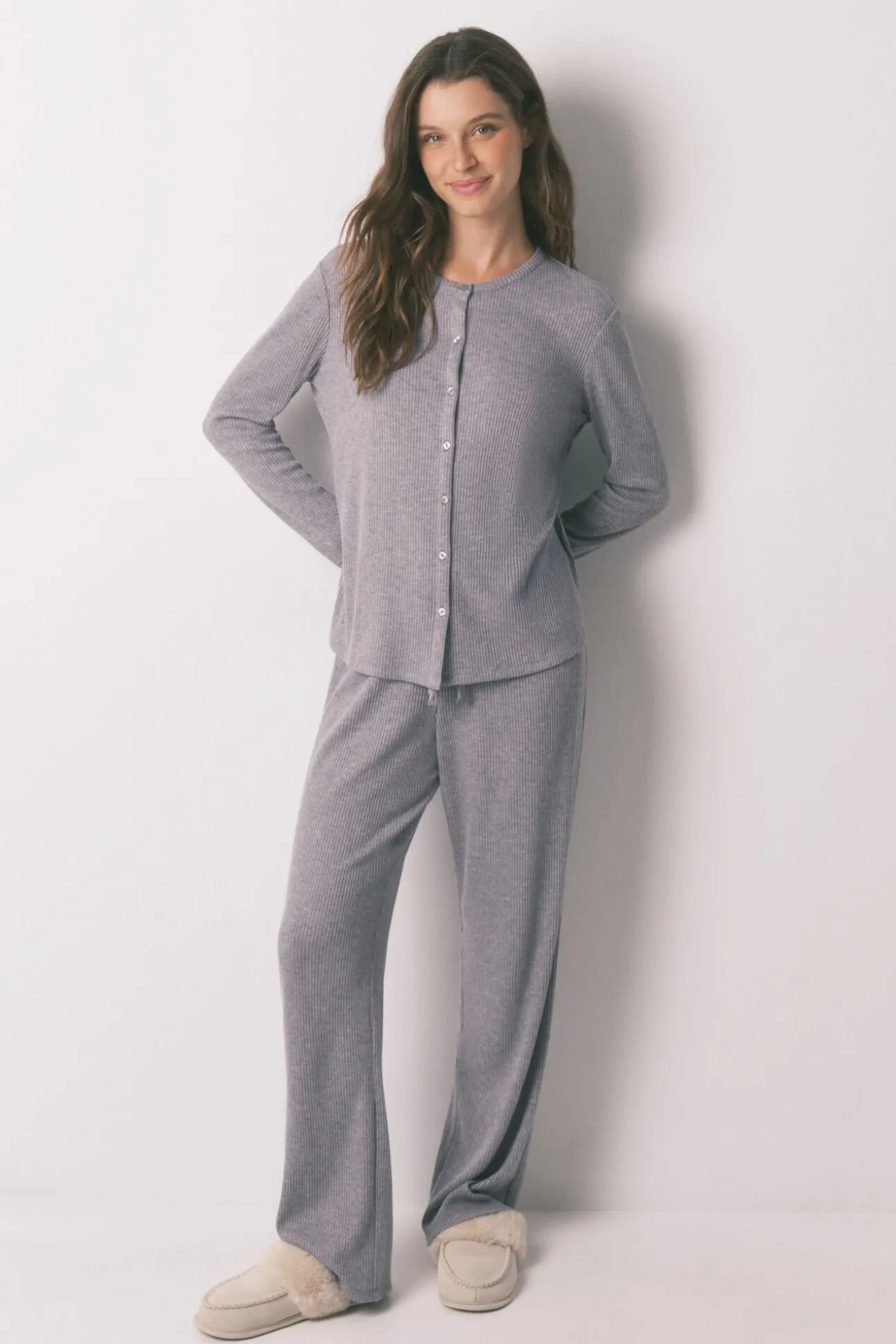 Pijama comprido em cinza brilhante