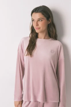 Pijama comprido em veludo rosa suave