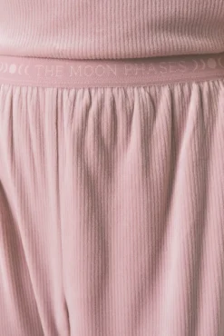 Pijama comprido em veludo rosa suave