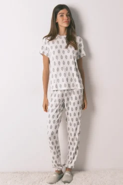 Pijama comprido super macio com mangas curtas e flores