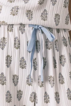 Pijama comprido super macio com mangas curtas e flores