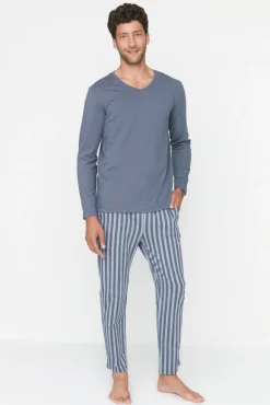 Pijama de malha de estampado de corte regular em azul claro