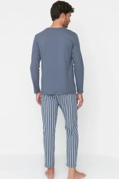 Pijama de malha de estampado de corte regular em azul claro