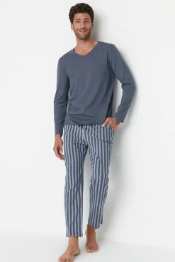 Pijama de malha de estampado de corte regular em azul claro