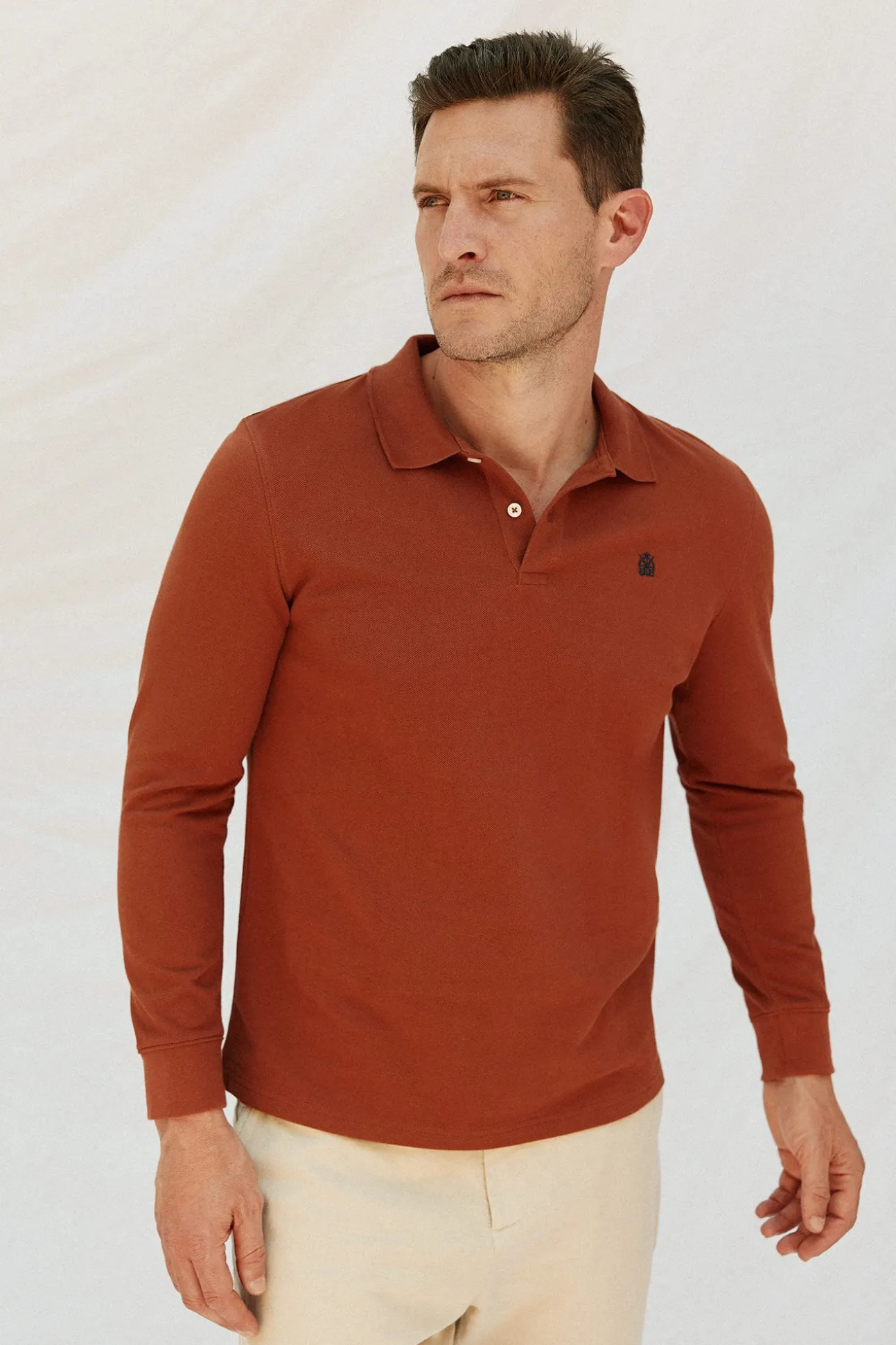 Polo básico de manga comprida