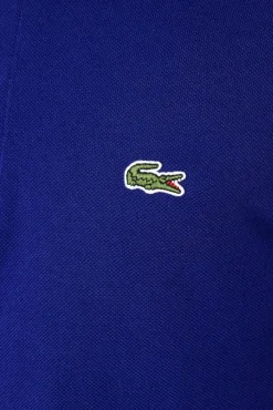 Polo com bordado de crocodilo costurado
