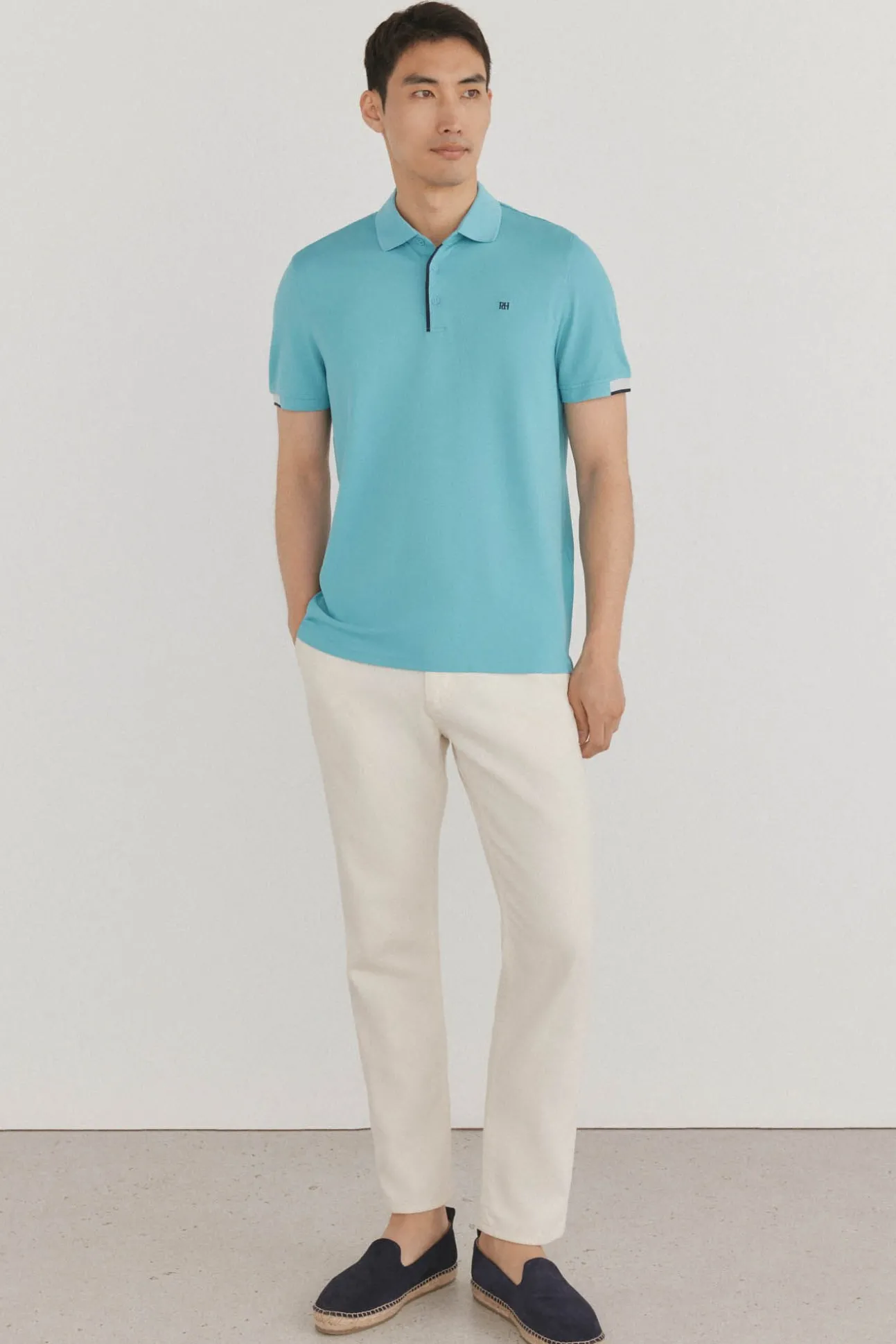Polo com punhos contrastantes