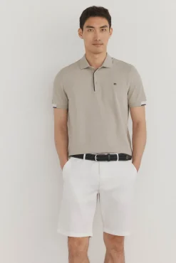 Polo com punhos contrastantes