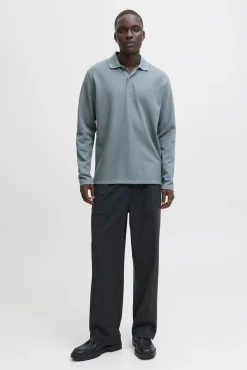 Polo de corte regular