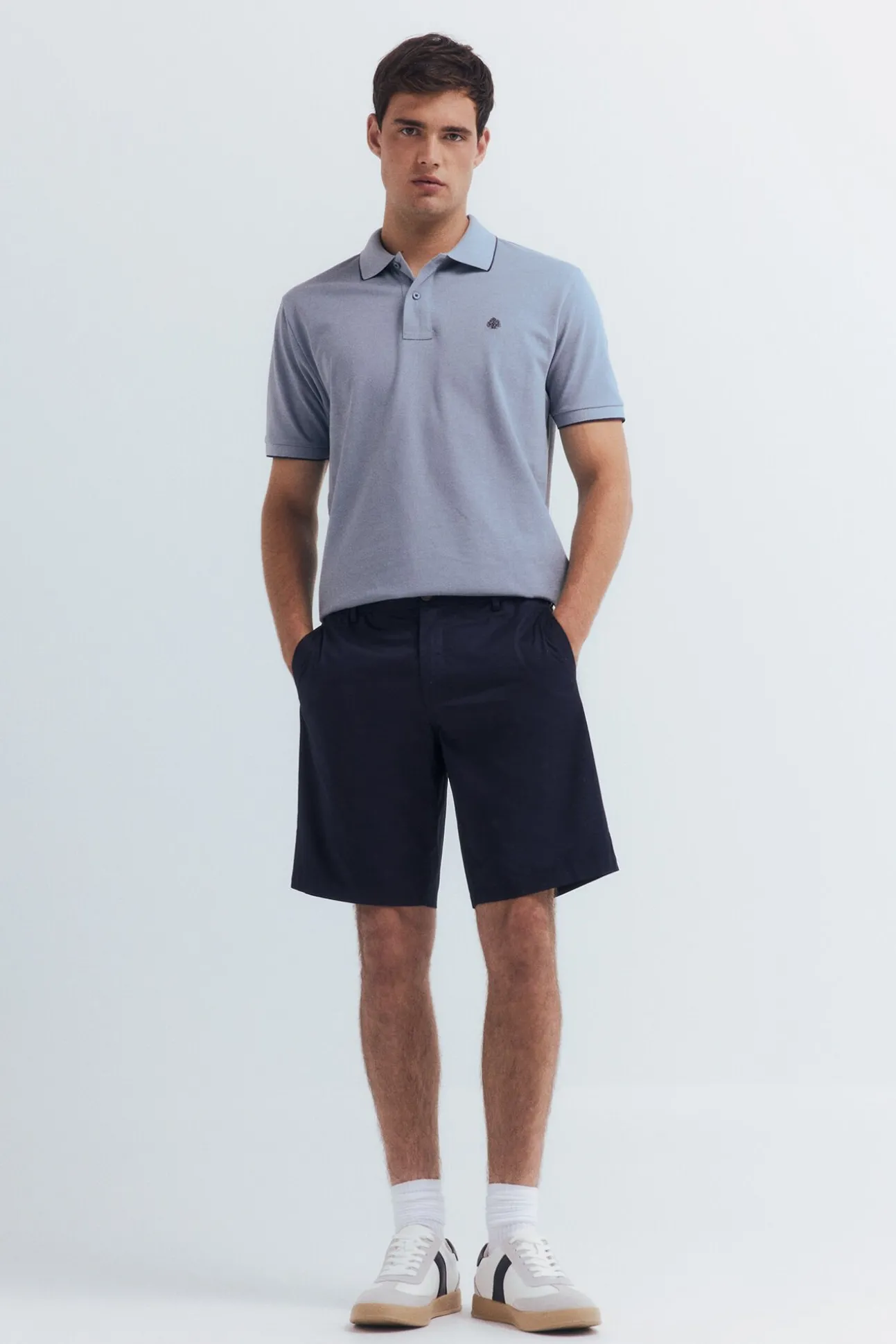 Polo piqué chique com gola canelada de corte regular