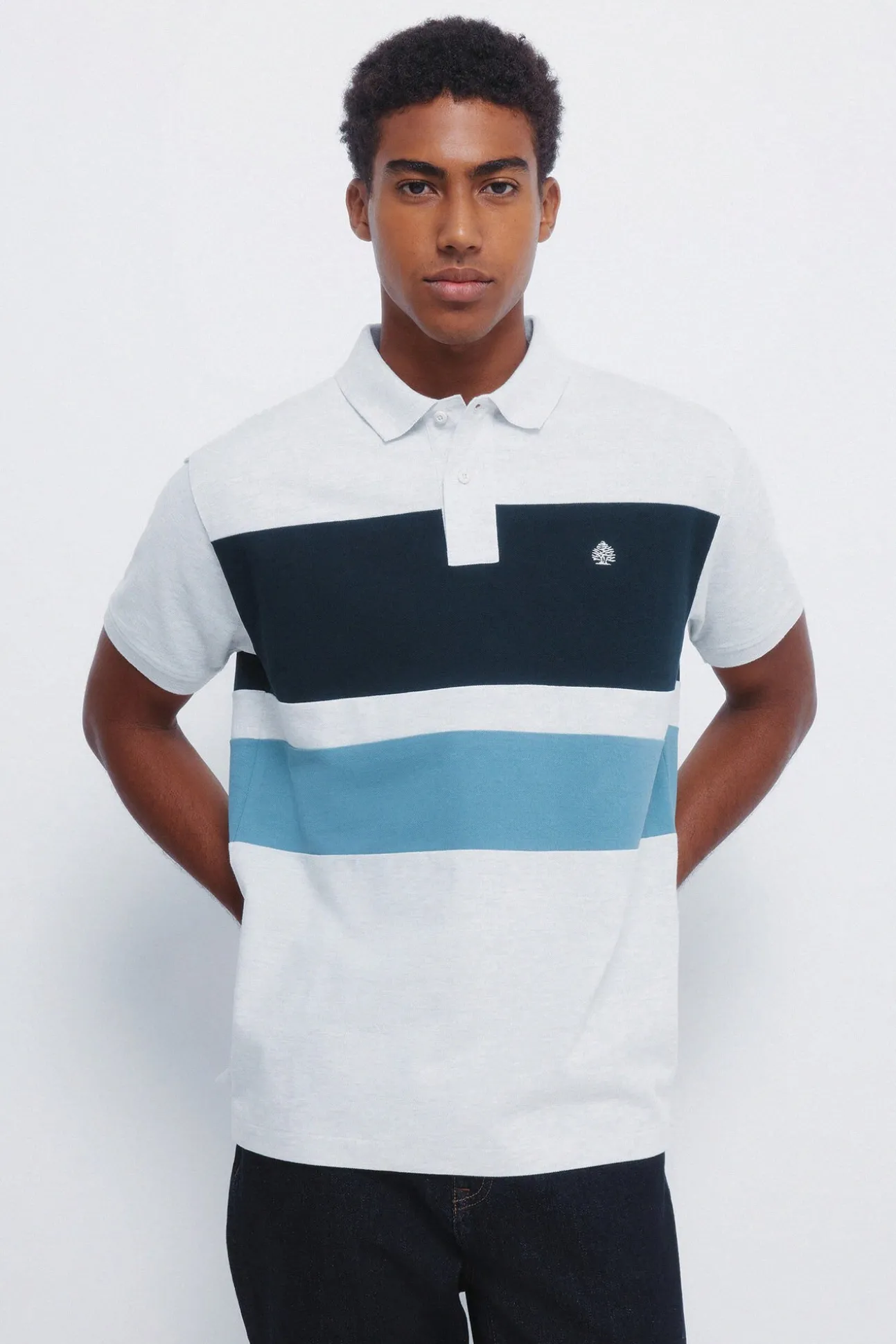 Polo piqué color block de corte regular