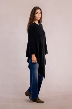 Poncho assimétrico com franjas