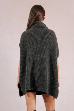 Poncho assimétrico com gola alta