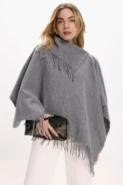 Poncho com franjas