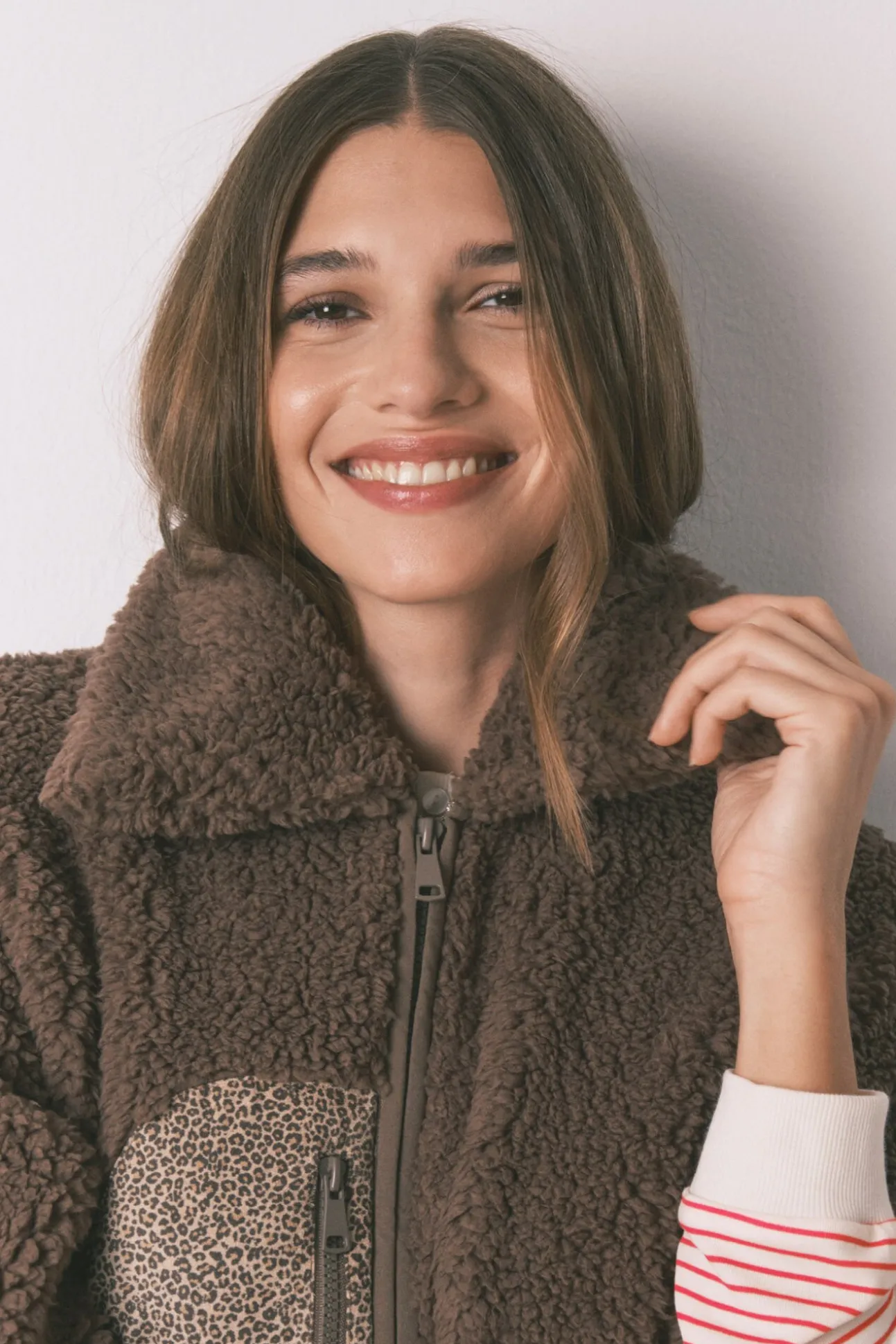 Poncho curto de robe de borrego marrom do Snoopy