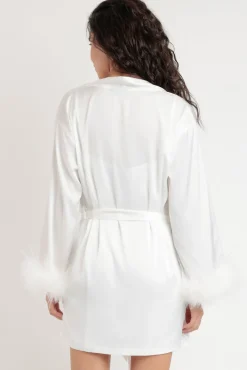Robe curta acetinada penas marabu noiva
